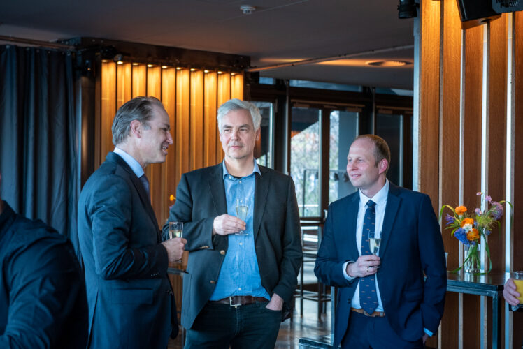 Geschäftsführer Dr. Alexander Hinrichs im Gespräch mit Dr. Lars Schrader und Stefan Teepker